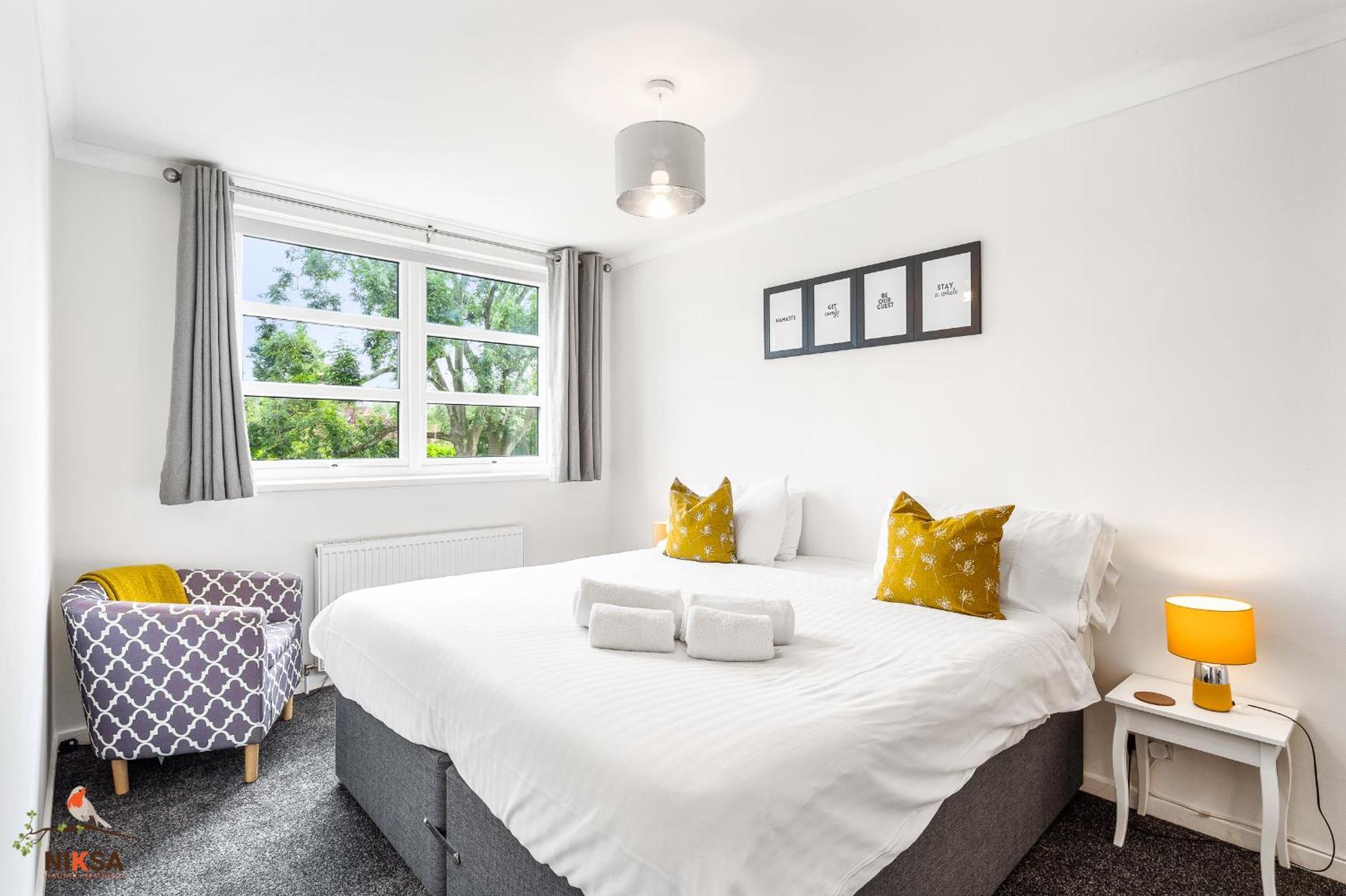 Niksa Serviced Accommodation - 3 Bedroom House Welwyn Garden City Exterior photo